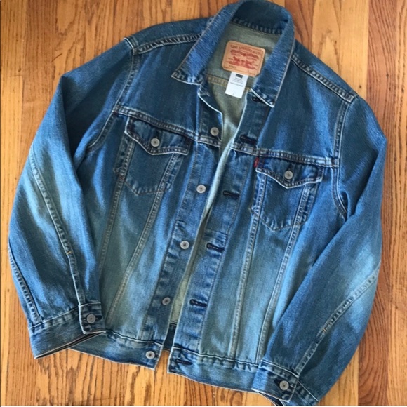 Levi’s Oversized Trucker Jean Jacket - Picture 1 of 4
